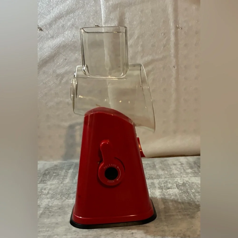 Compact Hand Generated NutriSlicer Vegetable & Fruit Slicer. Never Been Used. $6